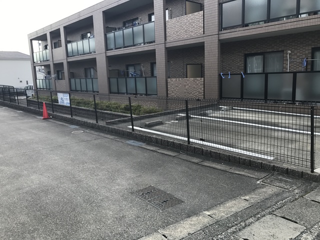 駐車場　駐車場敷地内に駐車場あります！また、10M先の所にも敷地外駐