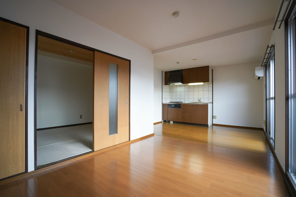 居室・リビング　同じ建物の別なお部屋