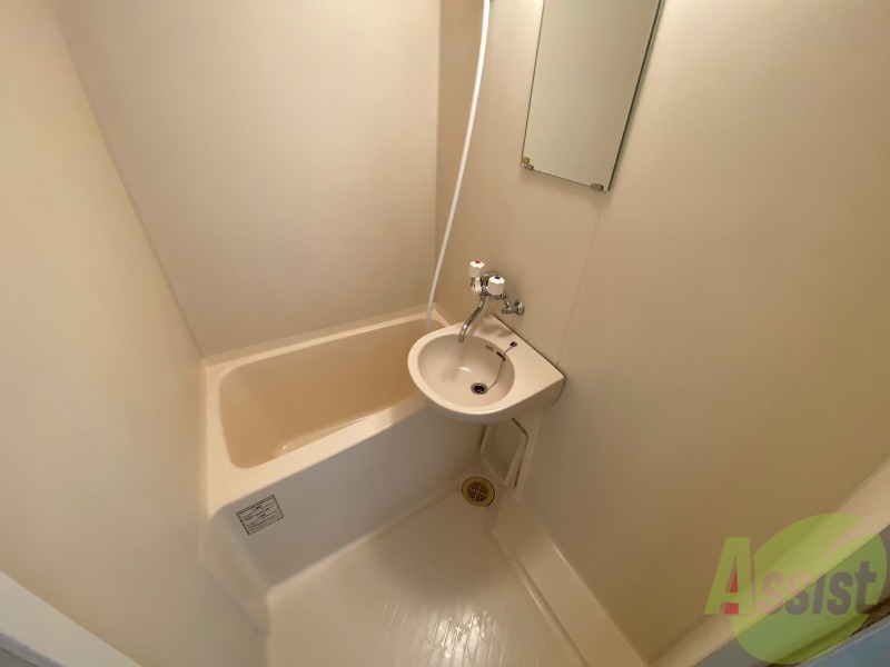 バス・シャワールーム　ユニットバスです。疲れを癒すのに欠かせませんね！