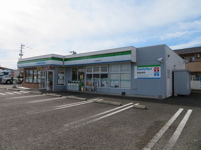 コンビニ　ファミリーマート八代古閑中町店（コンビニ）まで750m