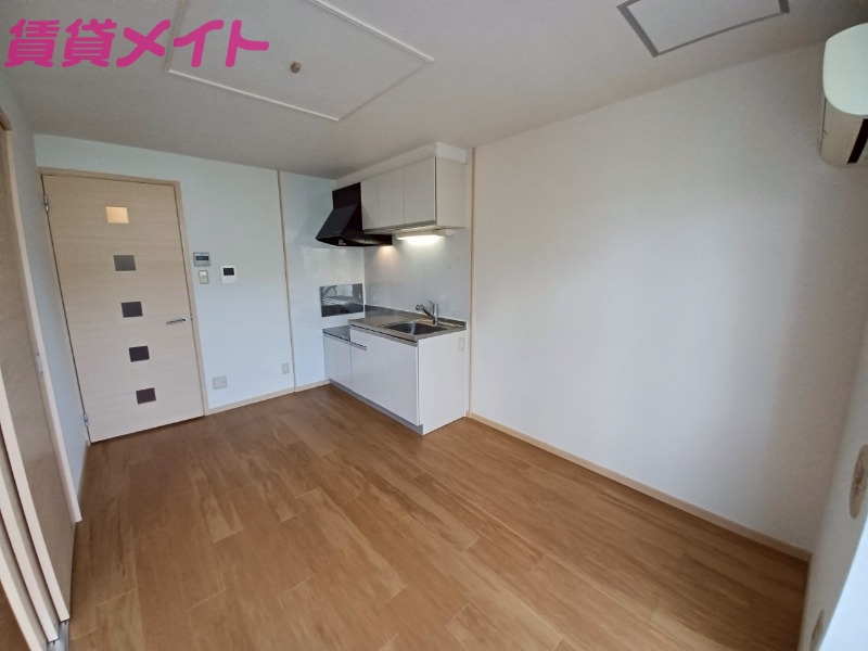 居室・リビング　同型反転タイプ画像