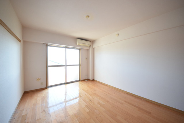 居室・リビング　★大きな窓が、お部屋を明るくしてくれます★