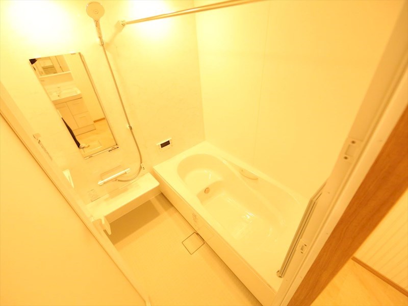 バス・シャワールーム　浴室暖房乾燥機付　追い焚き・オートバス機能付お風呂