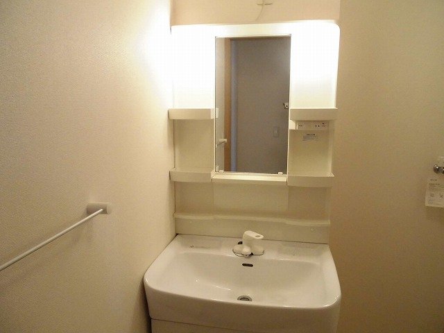 洗面設備　スペースが確保できる洗面所です