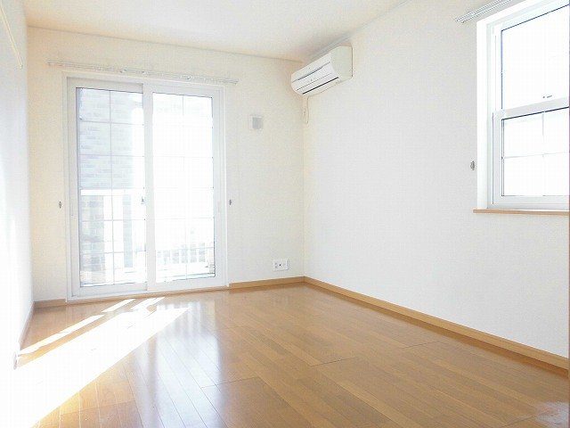 居室・リビング　こちらの居間で趣味の時間をお楽しみください