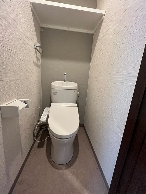 トイレ　同物件、別号室のものです。