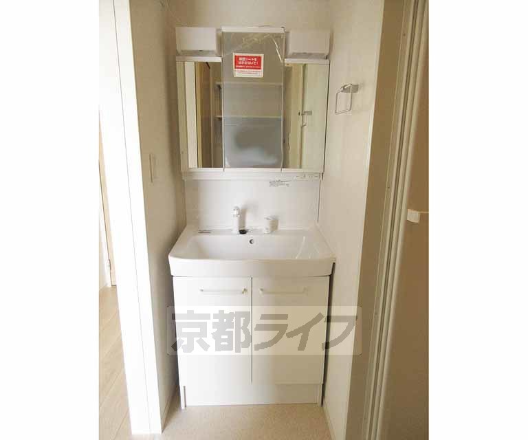 洗面設備　うれしい独立洗面台です