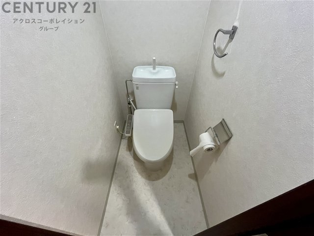 トイレ　温水洗浄便座ついてます♪