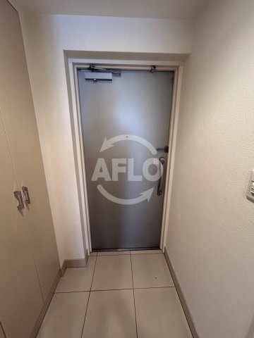 玄関　アパートメンツ江坂　玄関