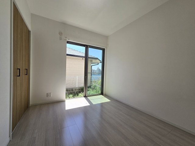 その他部屋・スペース　落ち着いて過ごせるお部屋なので、寝室にいかがでしょうか