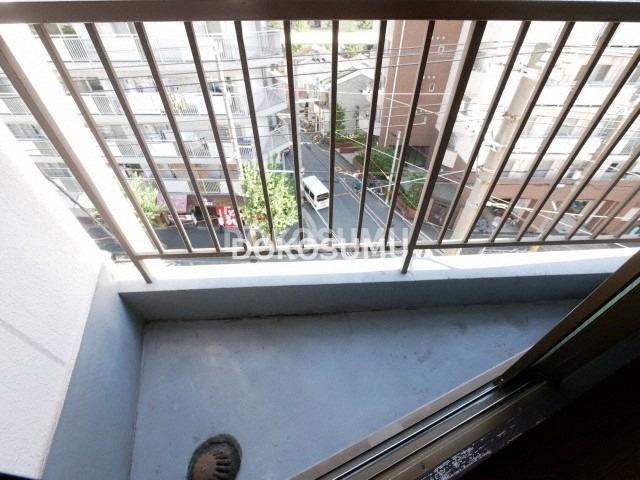バルコニー　心地よい風と光を感じる、暮らしの楽しみが広がる場所。