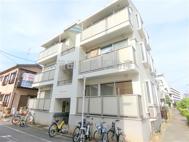 建物外観　1988年11月築　鉄骨造地上3階建て総戸数6戸の賃貸マンシ