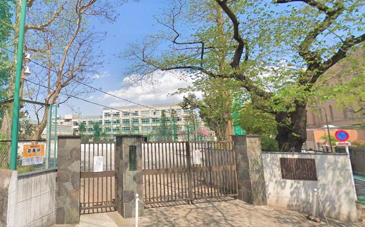 中学校　新宿区立牛込第二中学校（中学校）まで344m