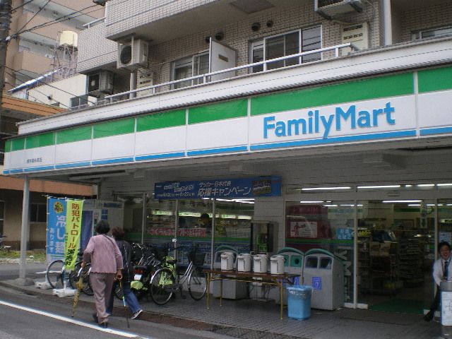 コンビニ　ファミリーマート（コンビニ）まで70m