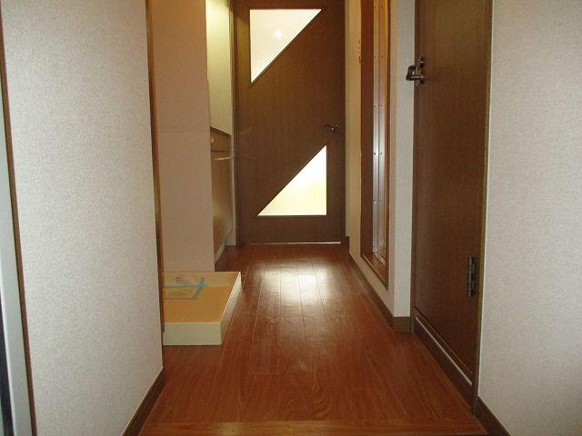 その他　別部屋の画像です。フリーリングの色は白です。