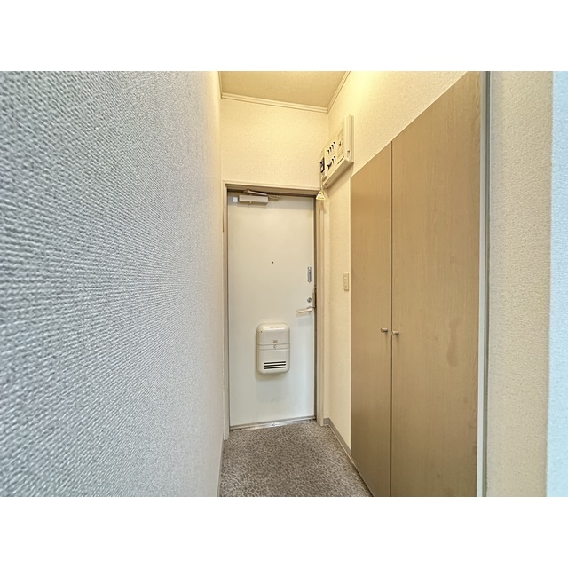 玄関　同タイプの部屋の写真です