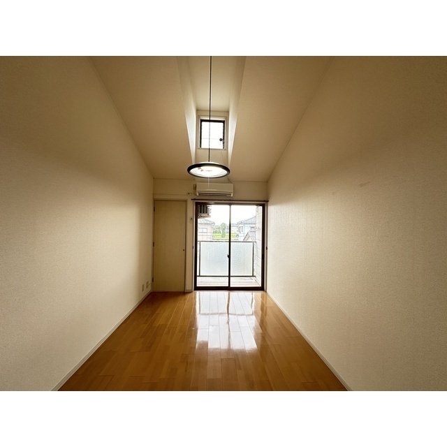 居室・リビング　同タイプの部屋の写真です