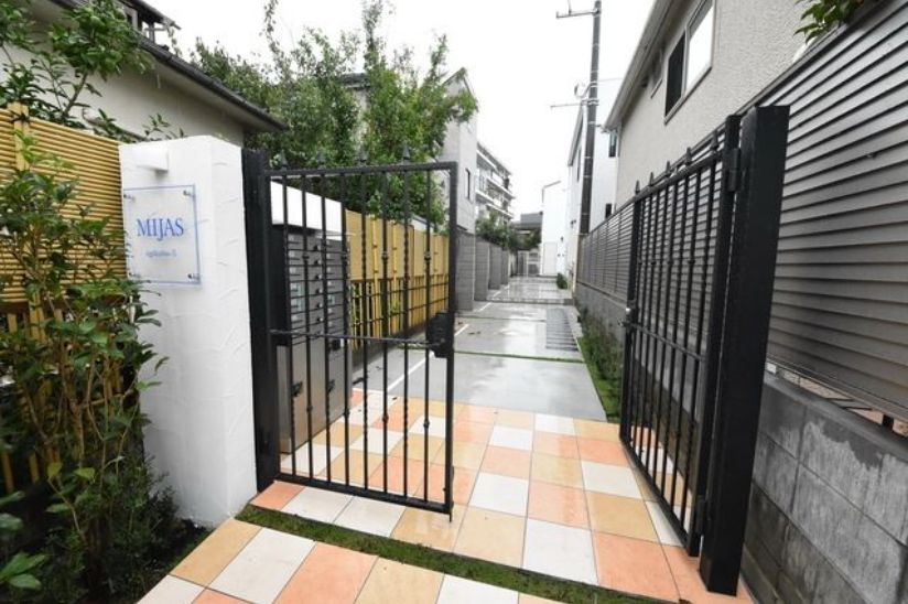 エントランス　弊社は都内全域の物件をご紹介可能です！
