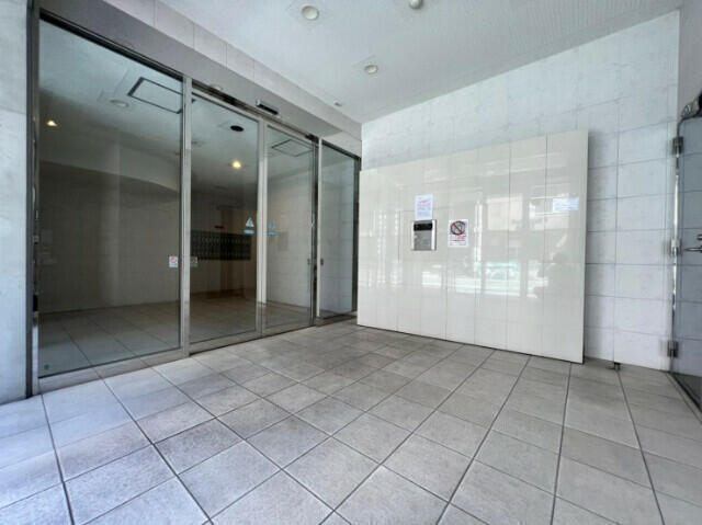 ロビー　オートロック付きです