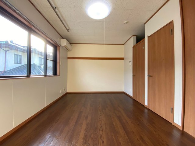 居室・リビング　こちらの居間で趣味の時間をお楽しみください