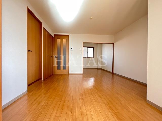 居室・リビング　同物件別部屋です