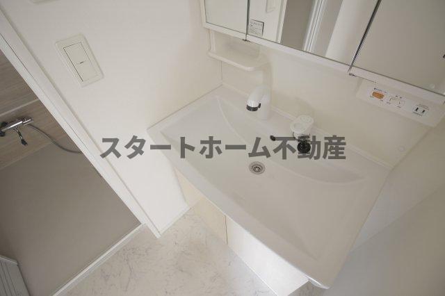 洗面設備　コンパクトで使いやすい洗面所