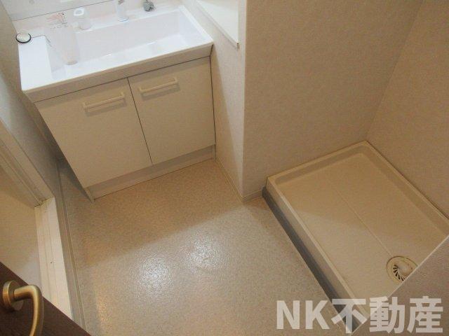 洗面設備　ゆったりとスペースのある洗面所