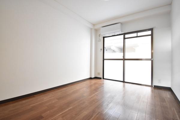 居室・リビング　写真別部屋になります。（同タイプ）