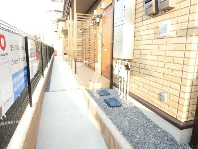 エントランス　来訪者のわかるTVホン付です！