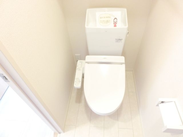 トイレ　ウォシュレットになります。あると便利ですね。