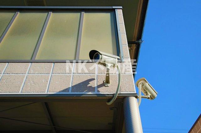 エントランス　防犯カメラです