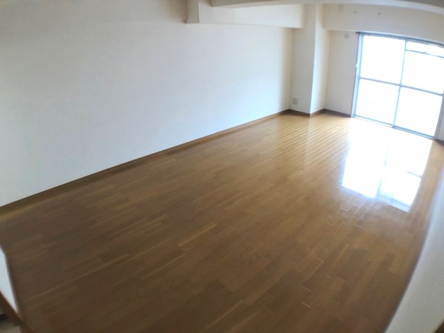 居室・リビング　２面採光の明るいお部屋です。