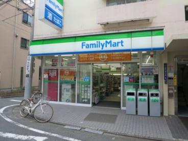 コンビニ　ファミリーマート千駄ヶ谷二丁目店（コンビニ）まで243m
