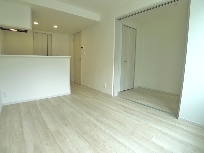 KEIAI RESIDENCE 北戸田IVの居間写真