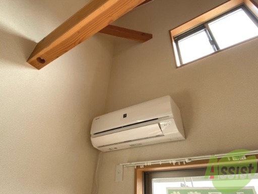 その他設備　お部屋にはこちらのエアコンが設置されてます