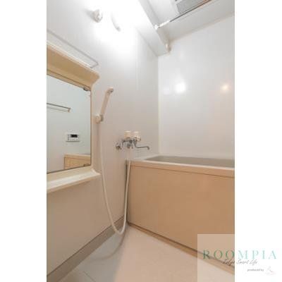 バス・シャワールーム　同タイプの別部屋の写真です