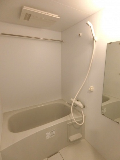 バス・シャワールーム　※別部屋の写真です