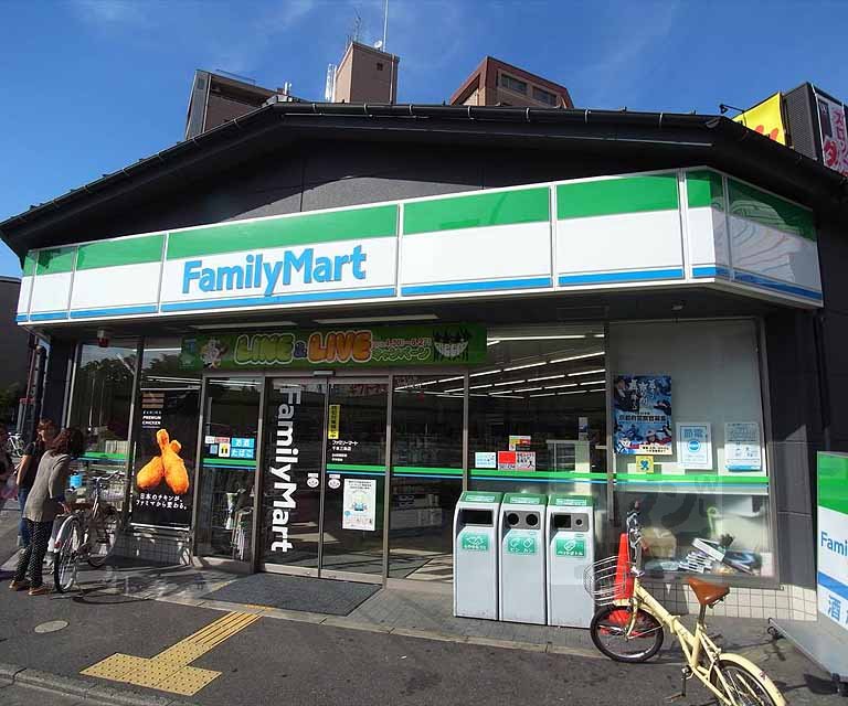 コンビニ　ファミリーマート千本三条店（コンビニ）まで450m