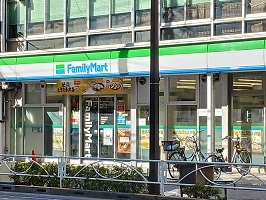 コンビニ　ファミリーマート（コンビニ）まで240m