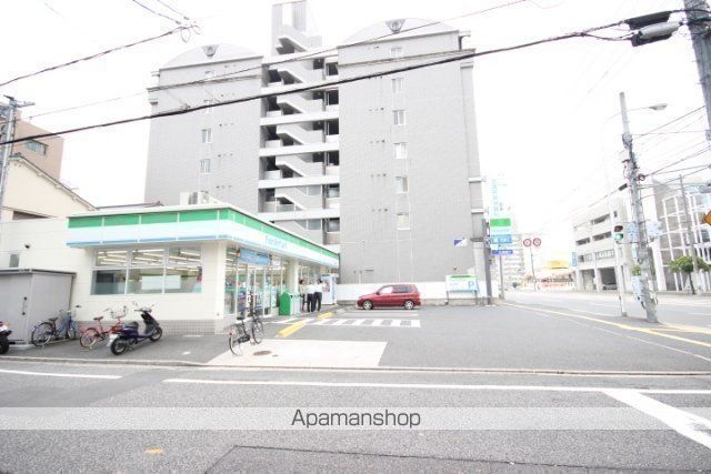 コンビニ　ファミリーマート（コンビニ）まで669m