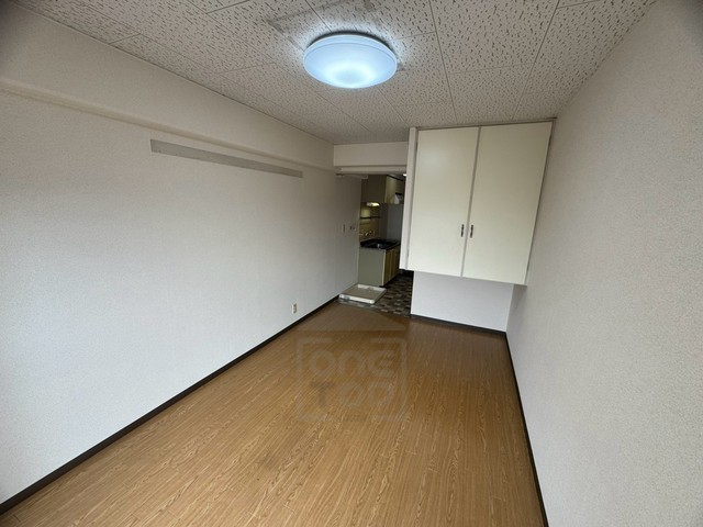 ウエストアップ元町の居間写真
