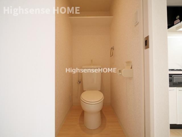 トイレ　落ち着いた色調のトイレです
