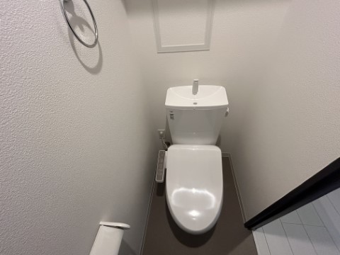 トイレ　落ち着いた色調のトイレです♪