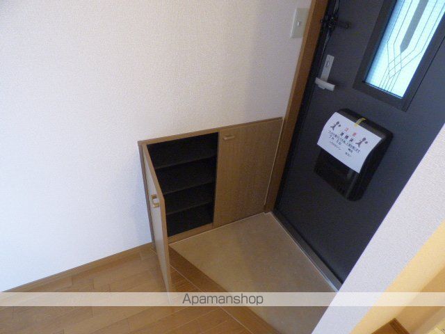 ＪＲ奥羽本線 秋田駅 バス乗車時間：15分 最寄りバス停で下車 徒歩3分 2階建 築25年の玄関写真