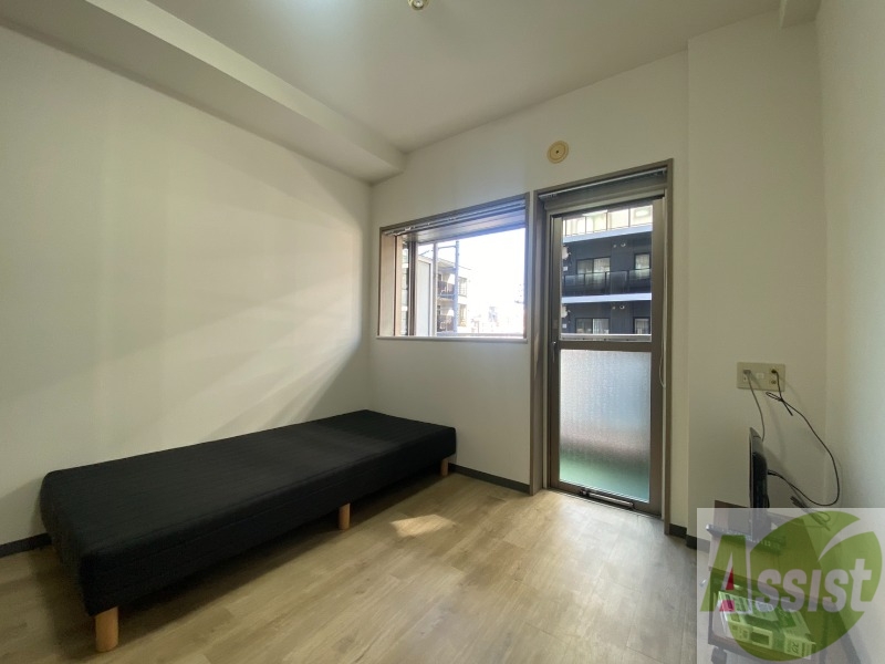 その他部屋・スペース　木目のフローリングが落ち着くお部屋ですね。