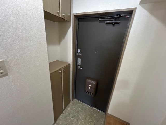 玄関　上下に収納できるシューズクローク◎