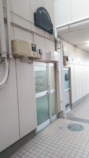 エントランス　お問合せはタウンハウジングまで