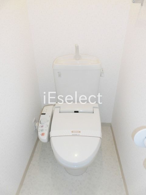 トイレ　温水洗浄便座付きのトイレ