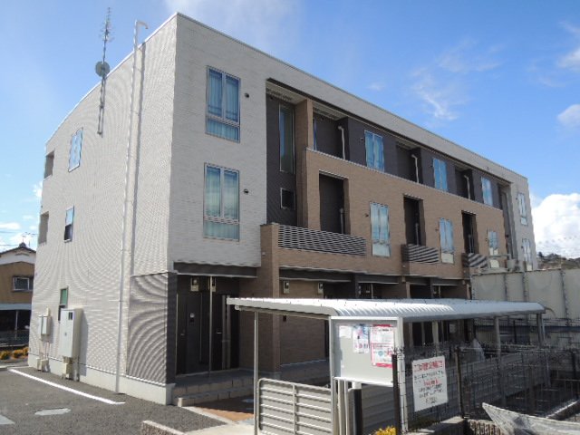 Across・Ben Hの外観写真