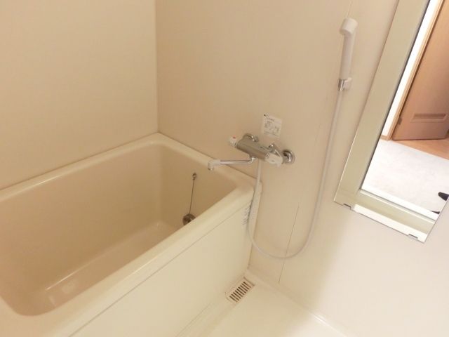 バス・シャワールーム　追い焚き機能付お風呂